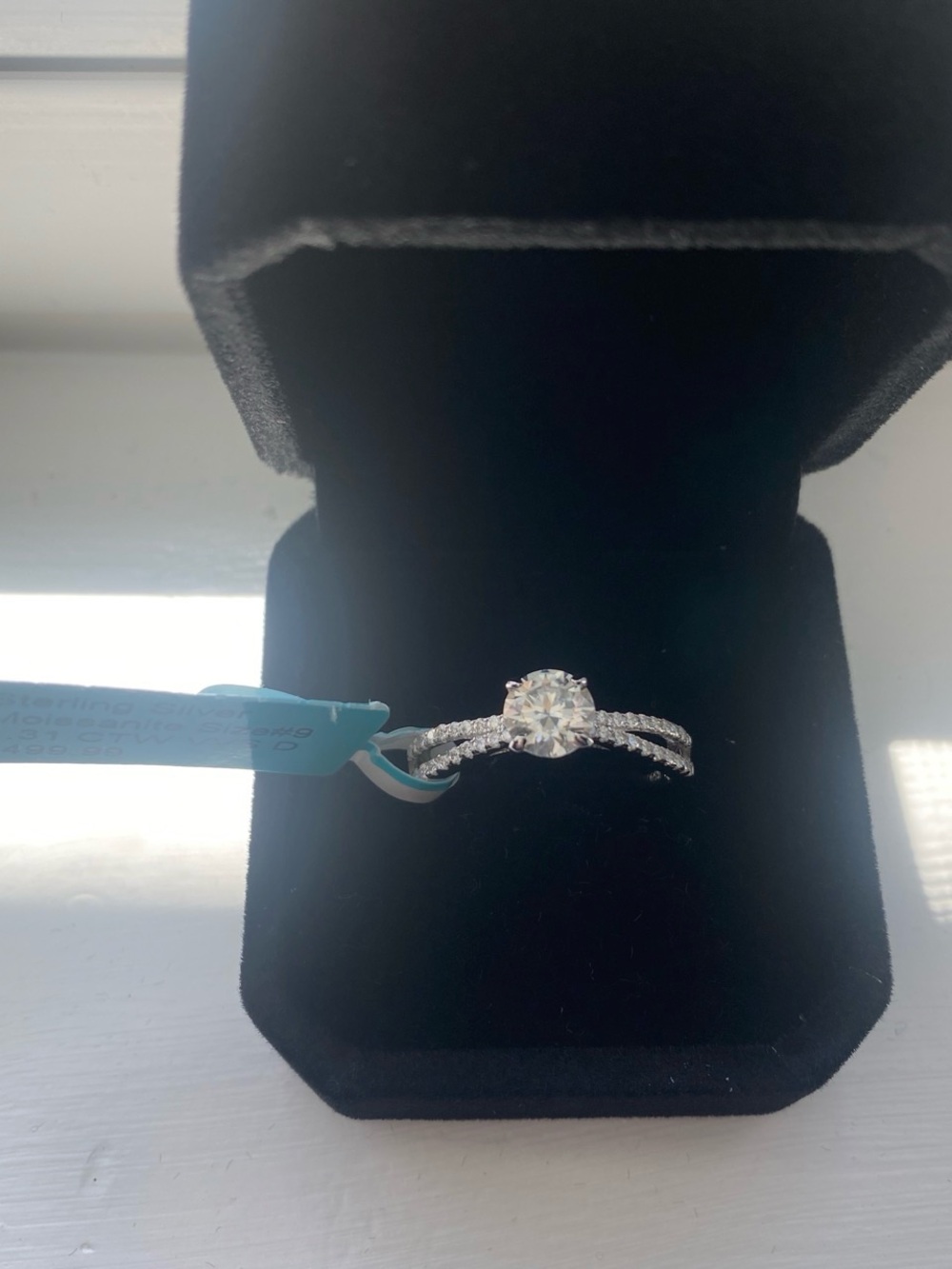 Round Cut Moissanite Engagement Ring